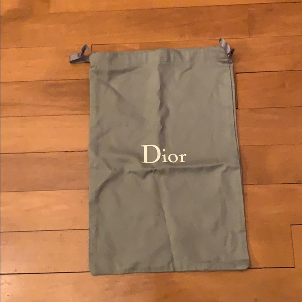 Dior dust cover